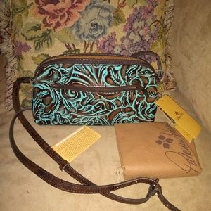 💫drop💫Patricia Nash tooled turquoise pocket book
